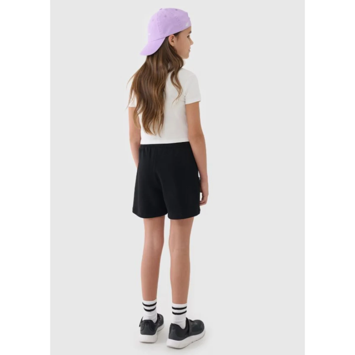 Dievčenské teplákové kraťasy 4F JUNIOR SHORTS CAS F470-20S-DEEP BLACK · záber 5