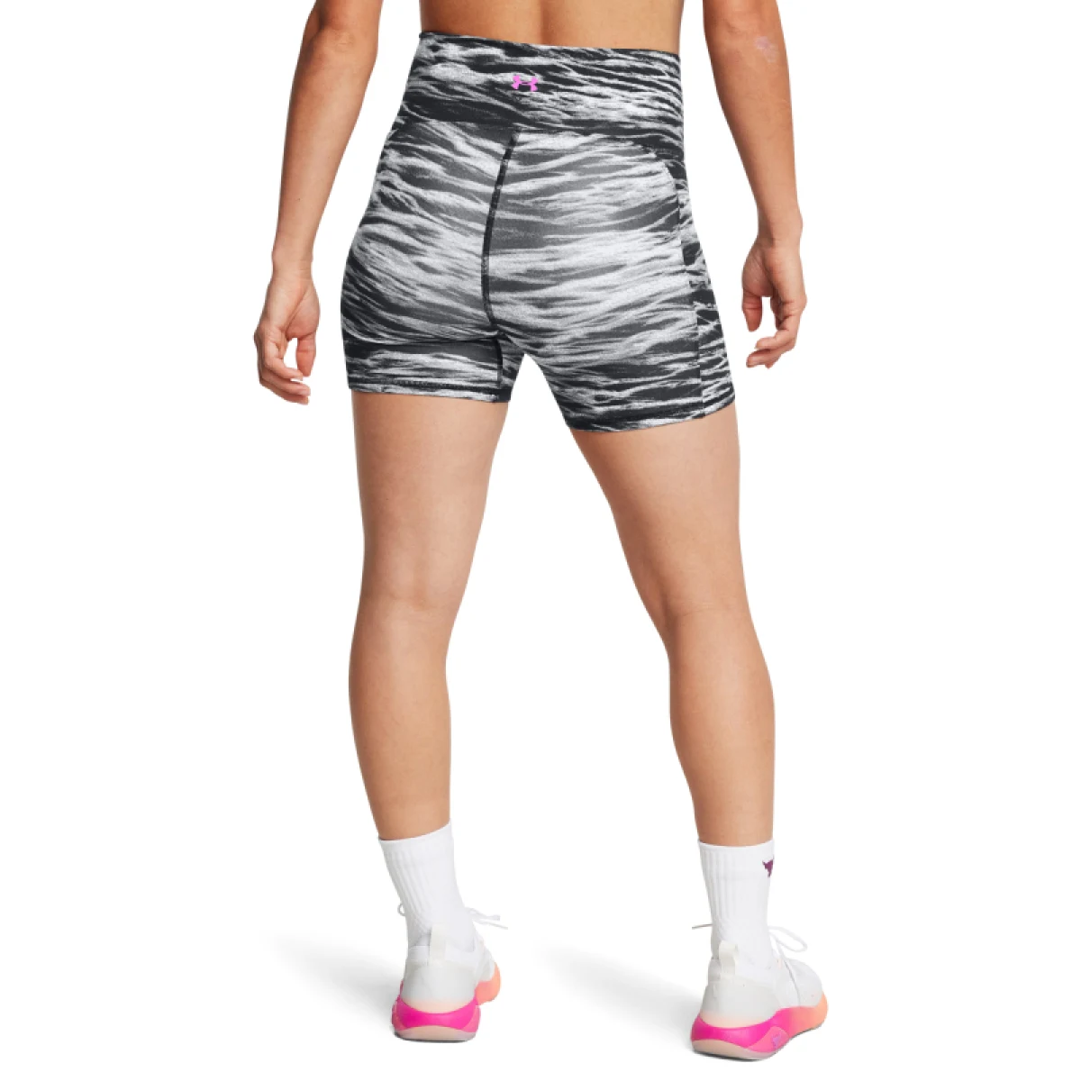 Dámske tréningové kraťasy UNDER ARMOUR PROJECT ROCK PROJECT ROCK Lets Go BTB Middy Pt-BLK · záber 3