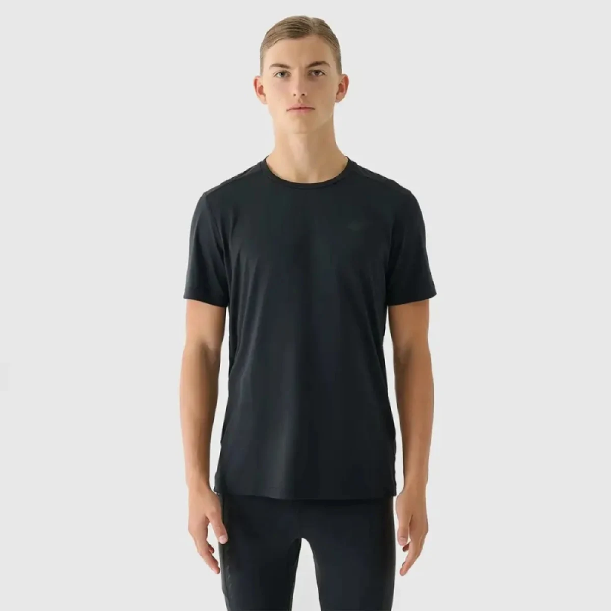 Pánske tréningové tričko s krátkym rukávom 4F TSHIRT FNK M1343-20S-DEEP BLACK · záber 2