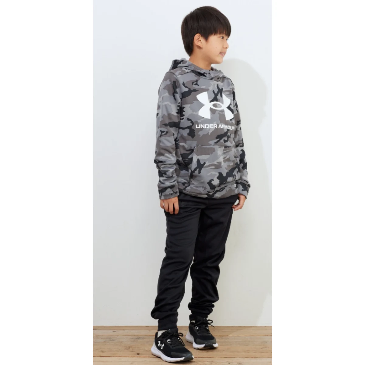 Chlapčenské zateplené tepláky UNDER ARMOUR UA Armour Fleece Joggers-BLK 001 · záber 3