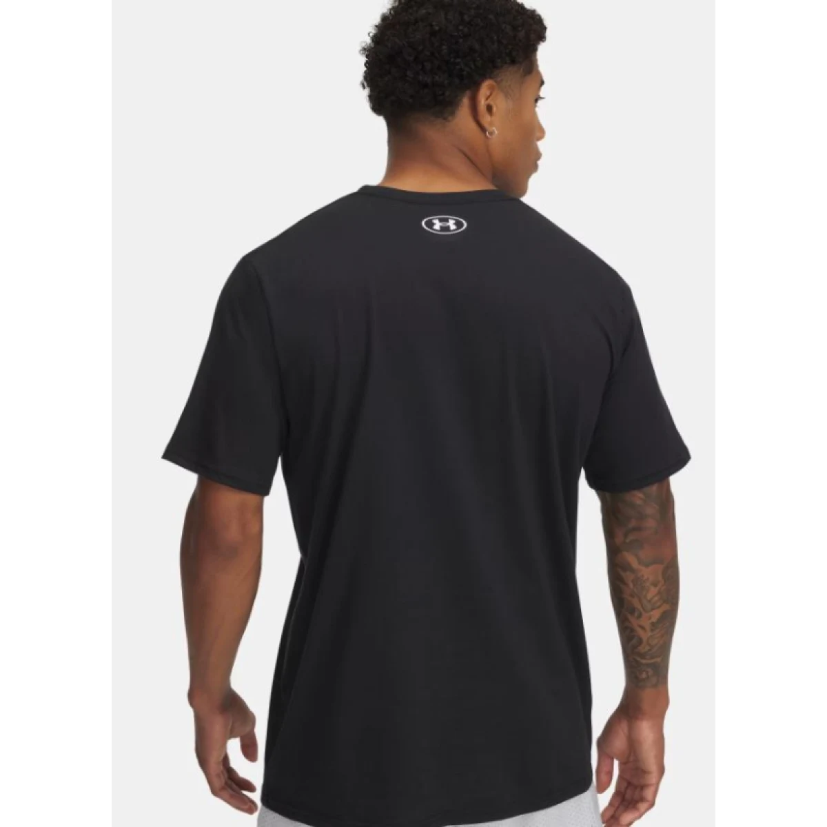 Pánske tričko s krátkym rukávom UNDER ARMOUR UA CAMO CHEST STRIPE SS-BLK · záber 2