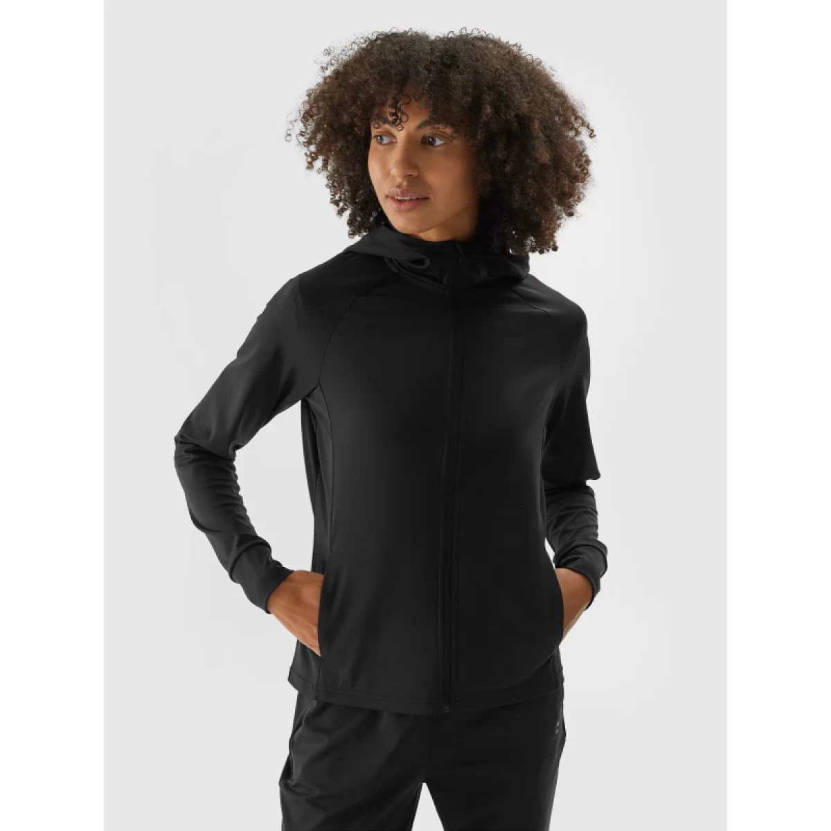 Dámska zateplená tréningová mikina so zipsom 4F SWEATSHIRT FNK-WAW24TFSWF406-20S-DEEP BLACK · záber 2