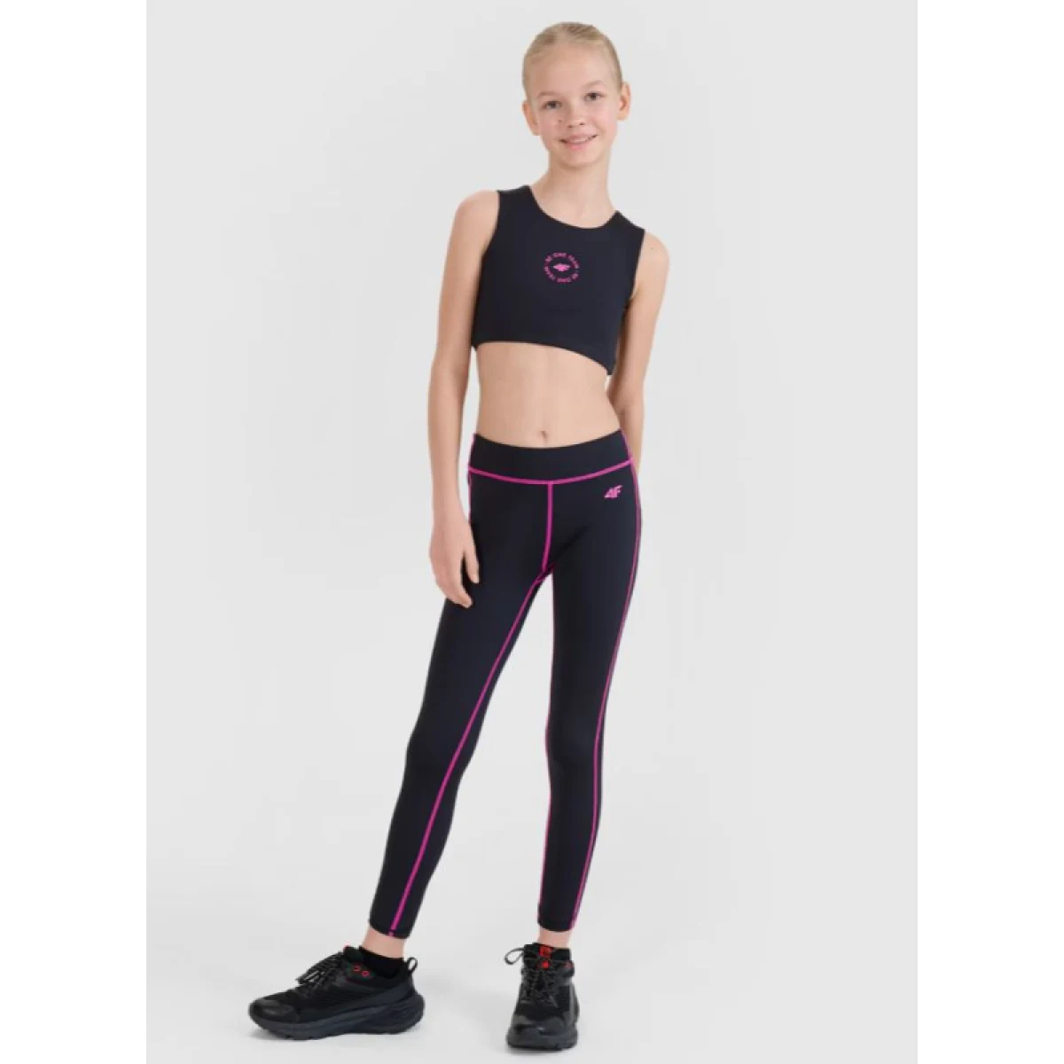 Dievčenská tréningová športová podprsenka 4F JUNIOR SPORT BRA F148-20S-DEEP BLACK · záber 4