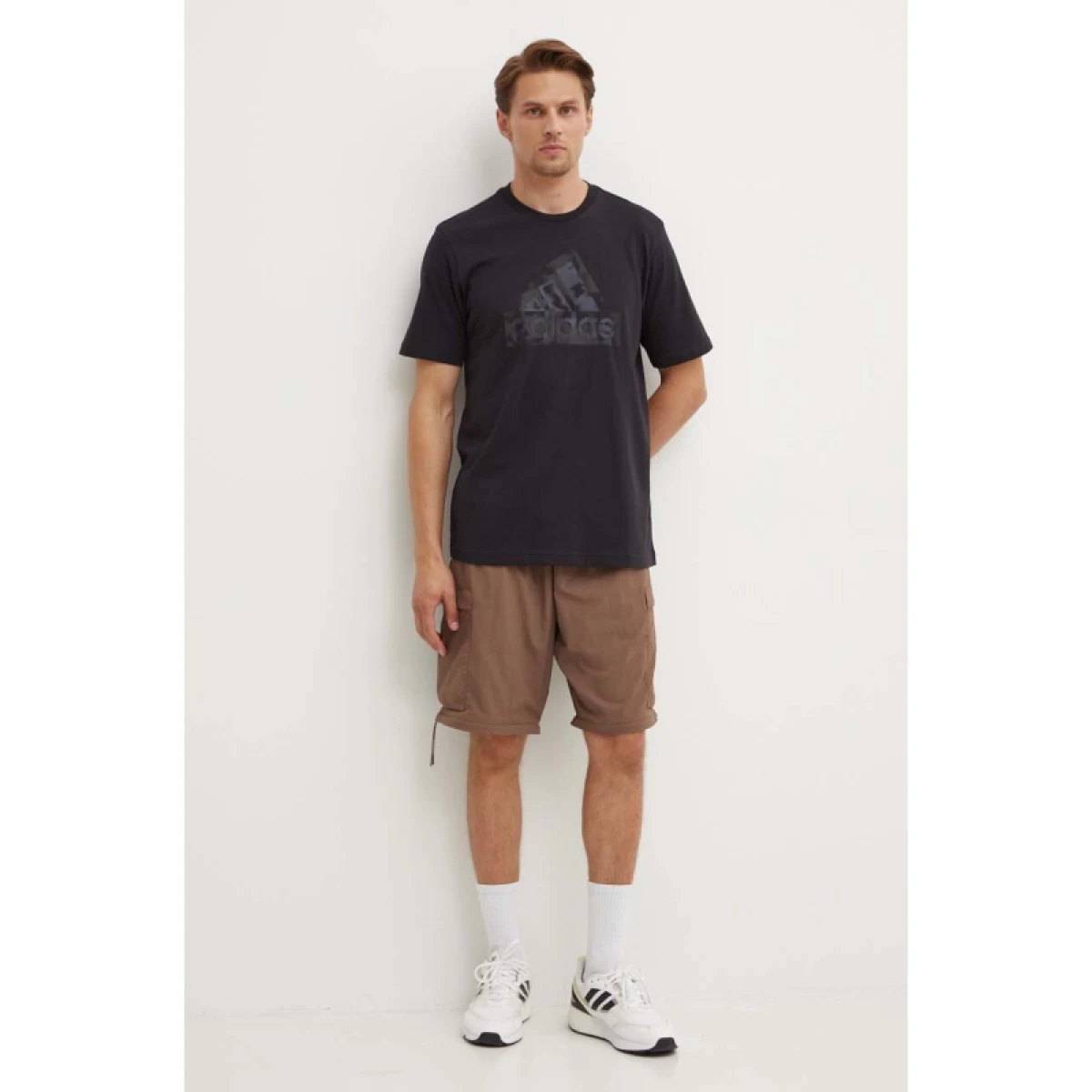 Pánske tričko s krátkym rukávom ADIDAS M FI LOGO T-IW2652-Black · záber 4