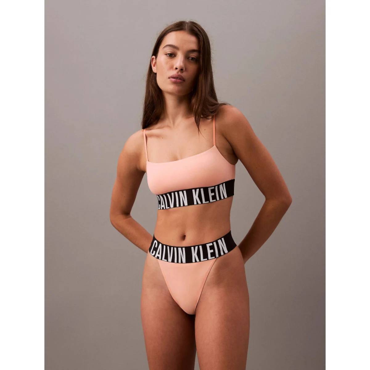 Dámske nohavičky CALVIN KLEIN HIGH LEG THONG-Papaya Punch · záber 3