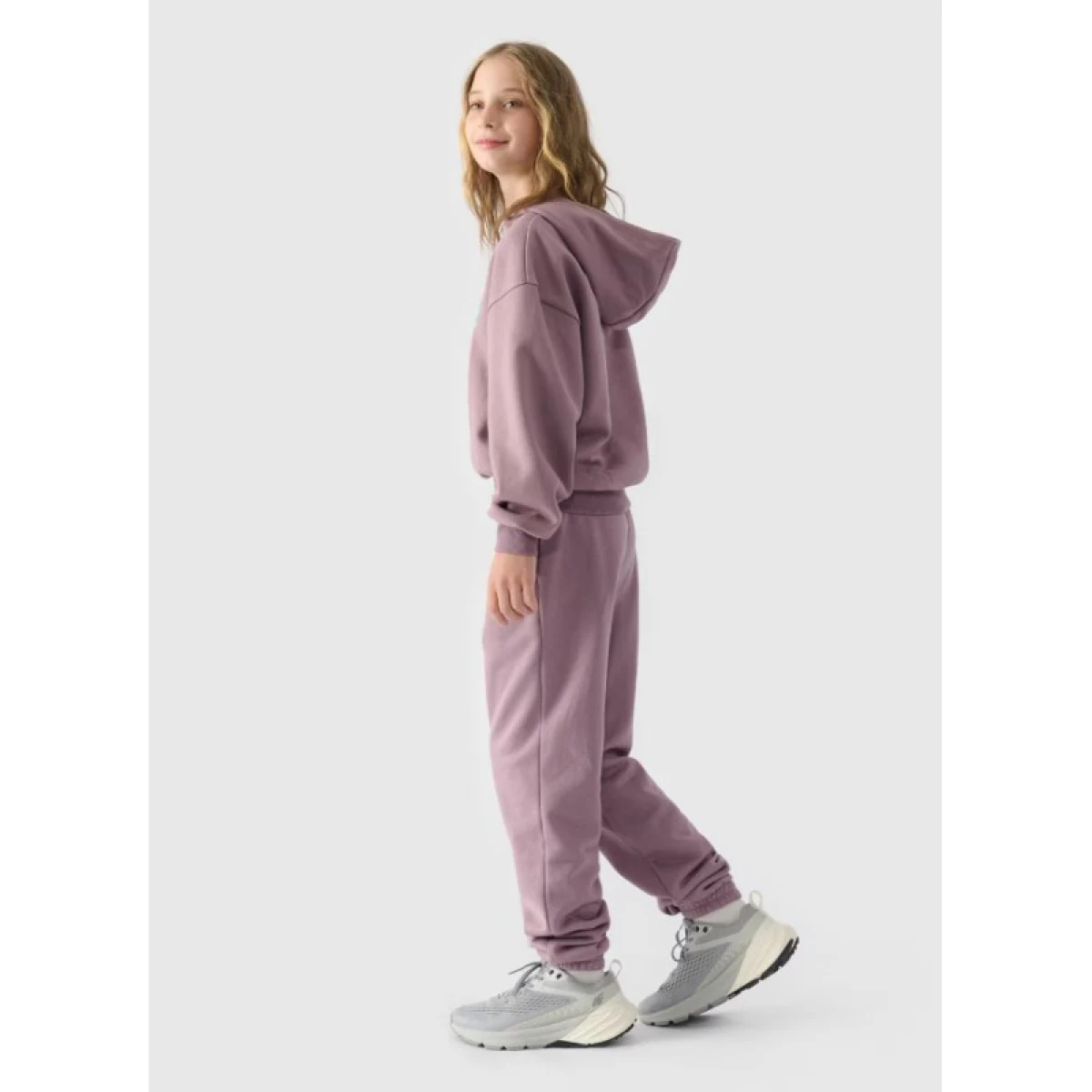 Dievčenské tepláky 4F JUNIOR TROUSERS-JWAW24TTROF754-51S-VIOLET · záber 2