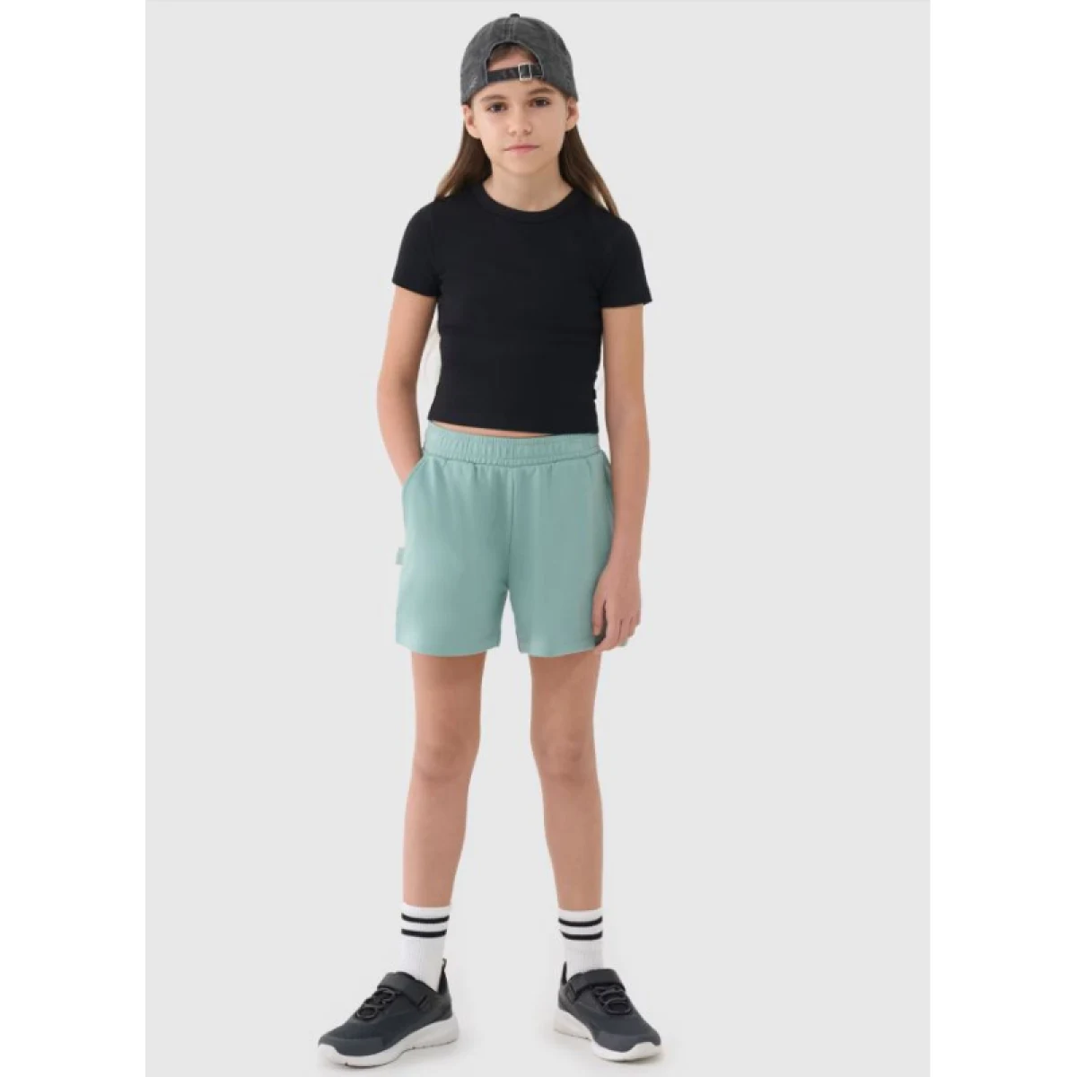 Dievčenské teplákové kraťasy 4F JUNIOR SHORTS CAS F470-47S-MINT · záber 2