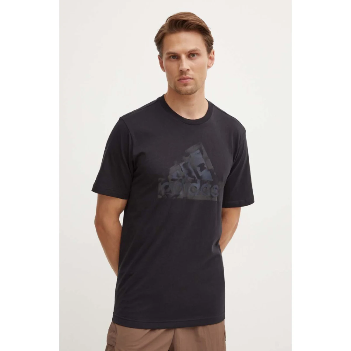 Pánske tričko s krátkym rukávom ADIDAS M FI LOGO T-IW2652-Black · záber 2