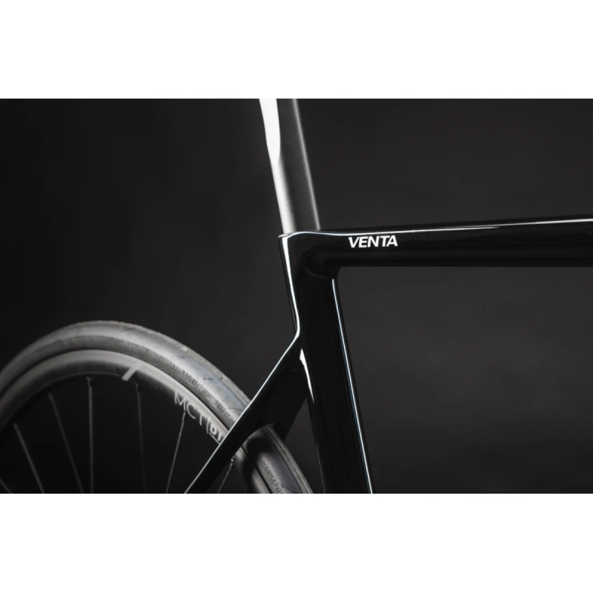 Cestný bicykel BASSO Venta disc, stealth, Shimano 105, Microtech MCT · záber 4