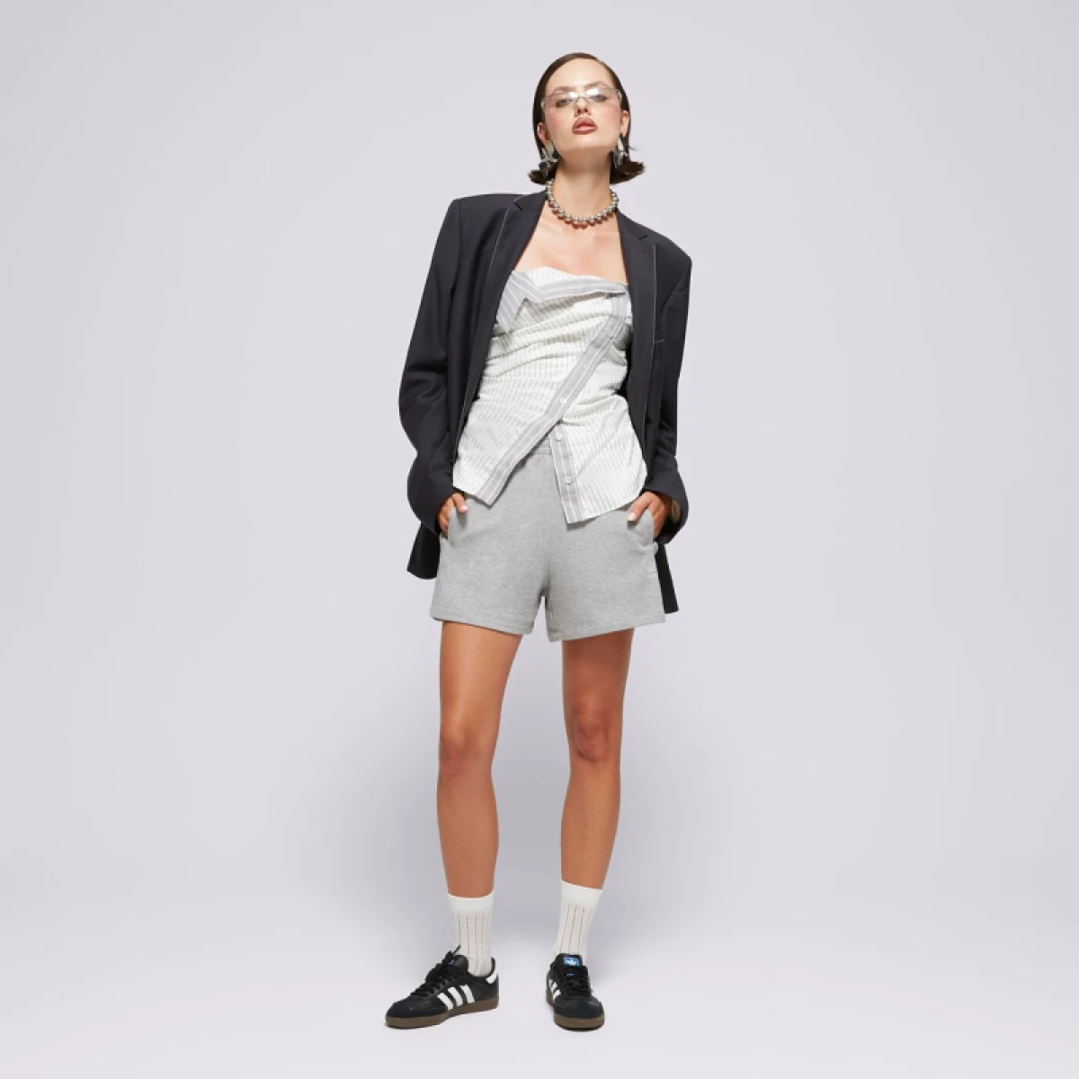 Dámske kraťasy ADIDAS ORIGINALS ESS SHORTS-MGREYH · záber 4