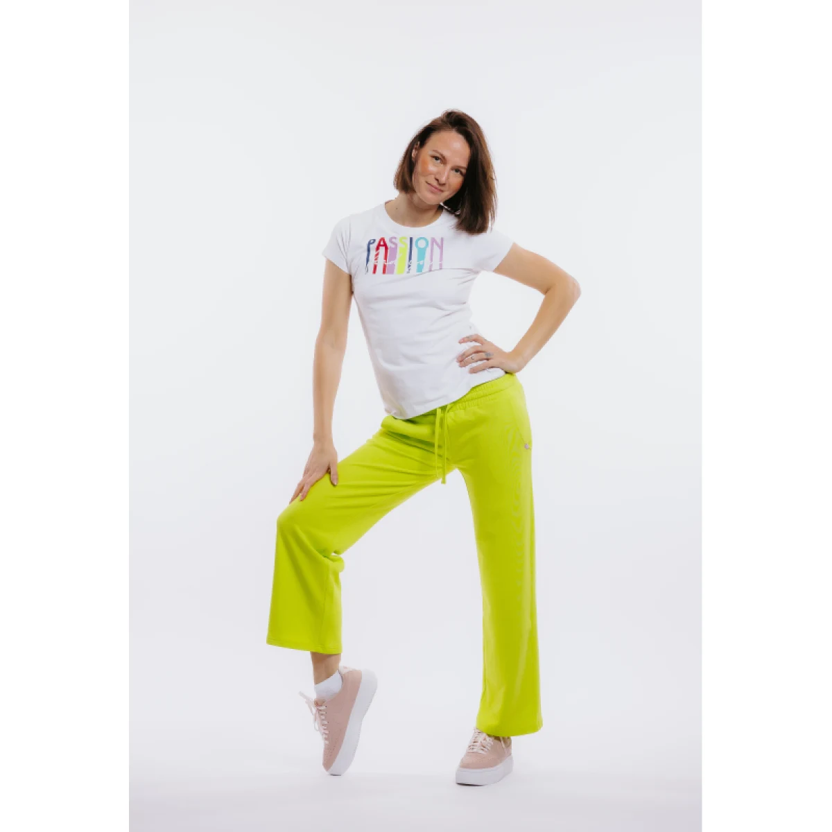 Dámske tepláky AUTHORITY TP-NEOWIDE W yellow · záber 2