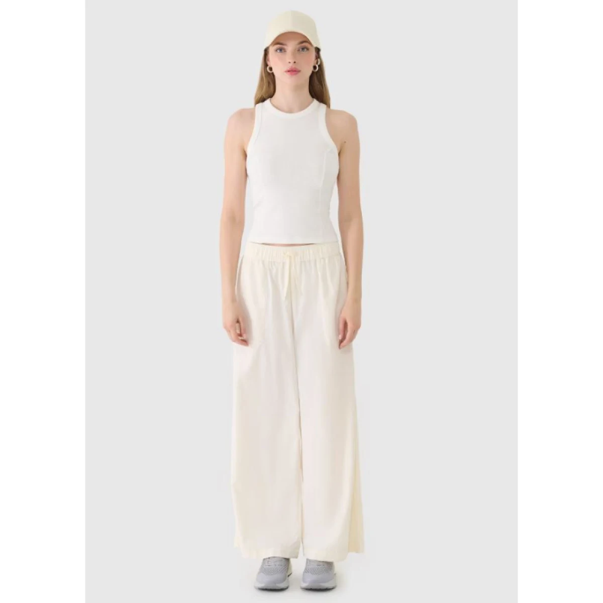 Dámske tielko 4F SLEEVELESS F119-11S-OFF WHITE · záber 4