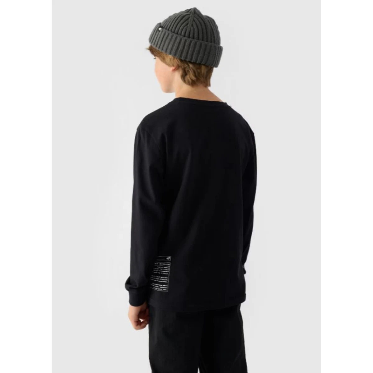 Chlapčenské tričko s dlhým rukávom 4F JUNIOR LONGSLEEVE-JWAW24TLONM294-20S-DEEP BLACK · záber 3