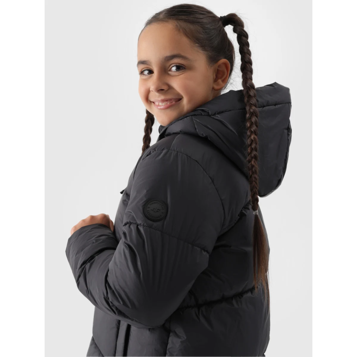 Dievčenská bunda 4F JUNIOR DOWN JACKET-JWAW24TDJAF455-20S-DEEP BLACK · záber 3