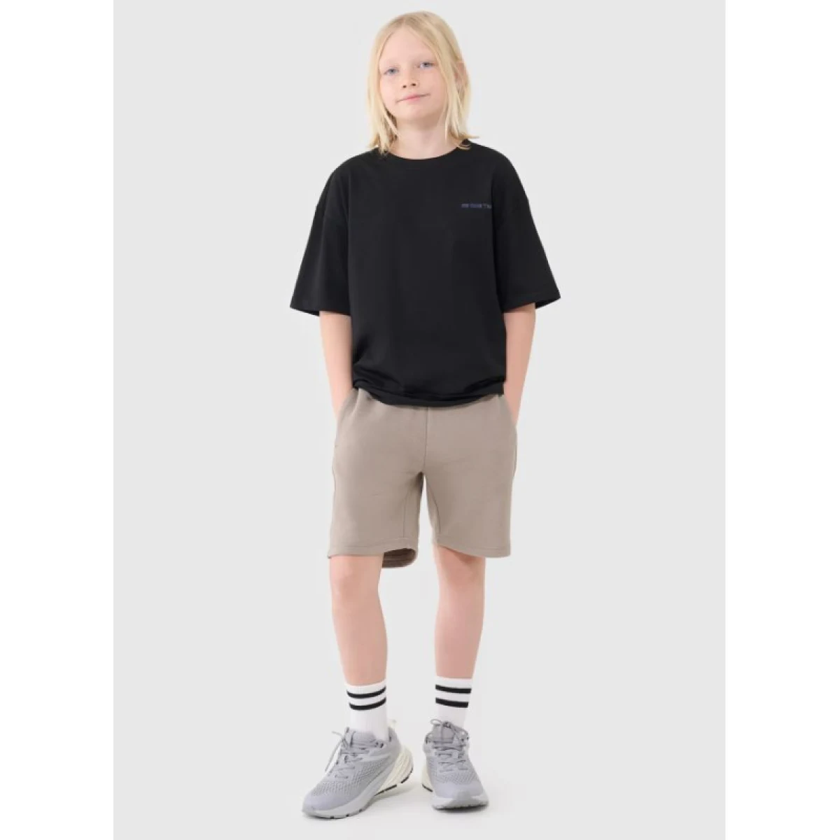 Chlapčenské teplákové kraťasy 4F JUNIOR SHORTS CAS M600-83S-BEIGE · záber 2