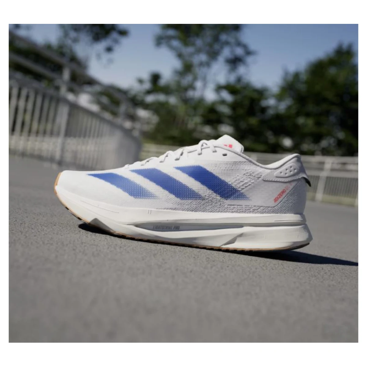 Pánska bežecká obuv ADIDAS Adizero SL2 M cloud white royal blue pure ruby · záber 3