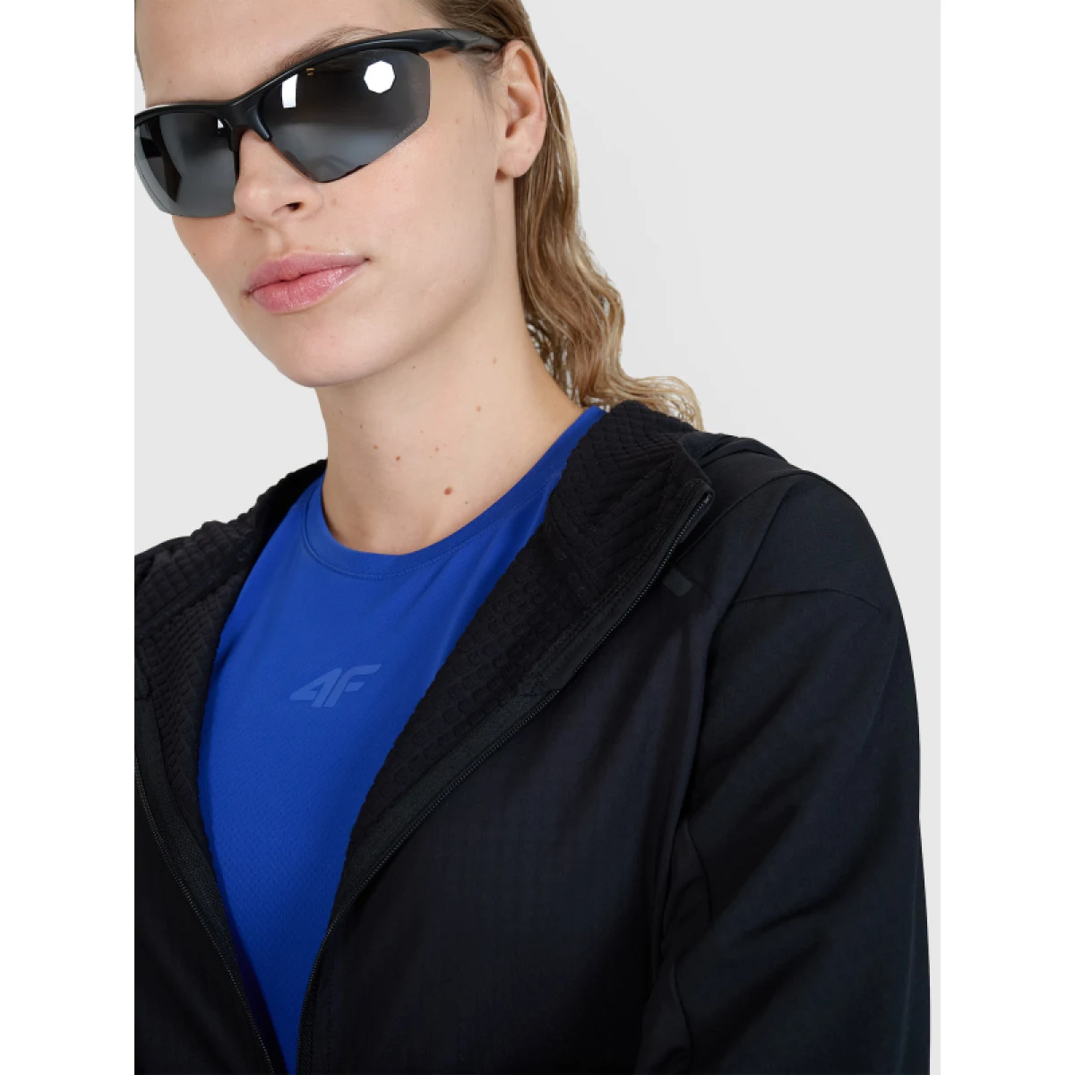 Dámska tréningová mikina so zipsom 4F SWEATSHIRT FNK F486-20S-DEEP BLACK · záber 2