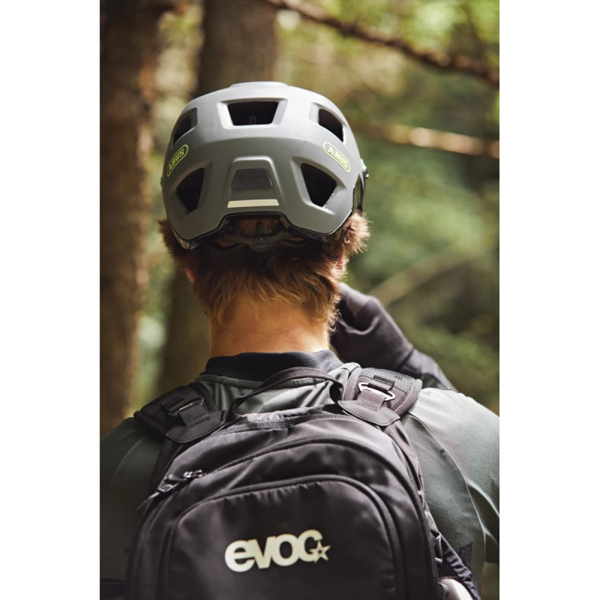 Cyklistická prilba ABUS MoDrop chalk grey · záber 5