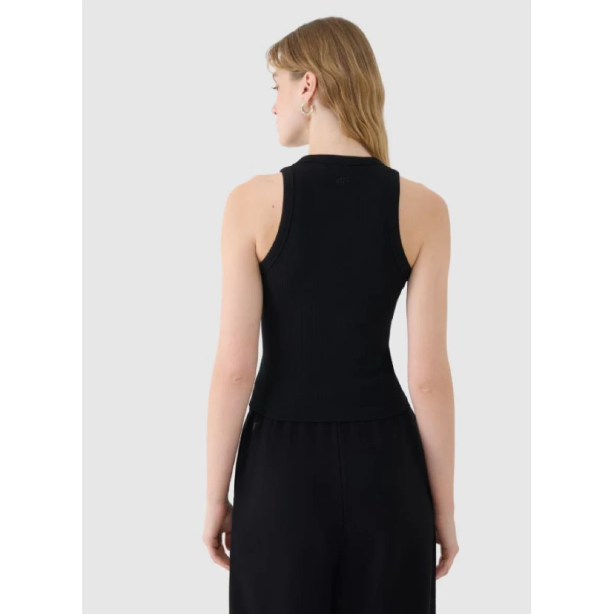 Dámske tielko 4F SLEEVELESS F119-20S-DEEP BLACK · záber 3
