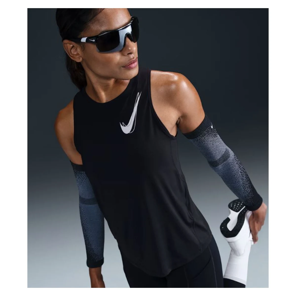 Dámske bežecké tielko NIKE W NK ONE SWSH HBR DF TANK · záber 3
