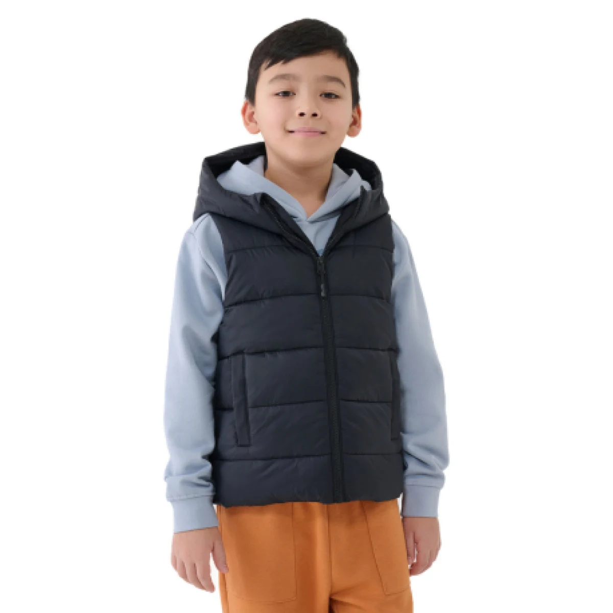 Chlapčenská vesta s kapucňou 4F JUNIOR VEST JACKET-JWSS25TVJAM169-20S-BLACK · záber 1