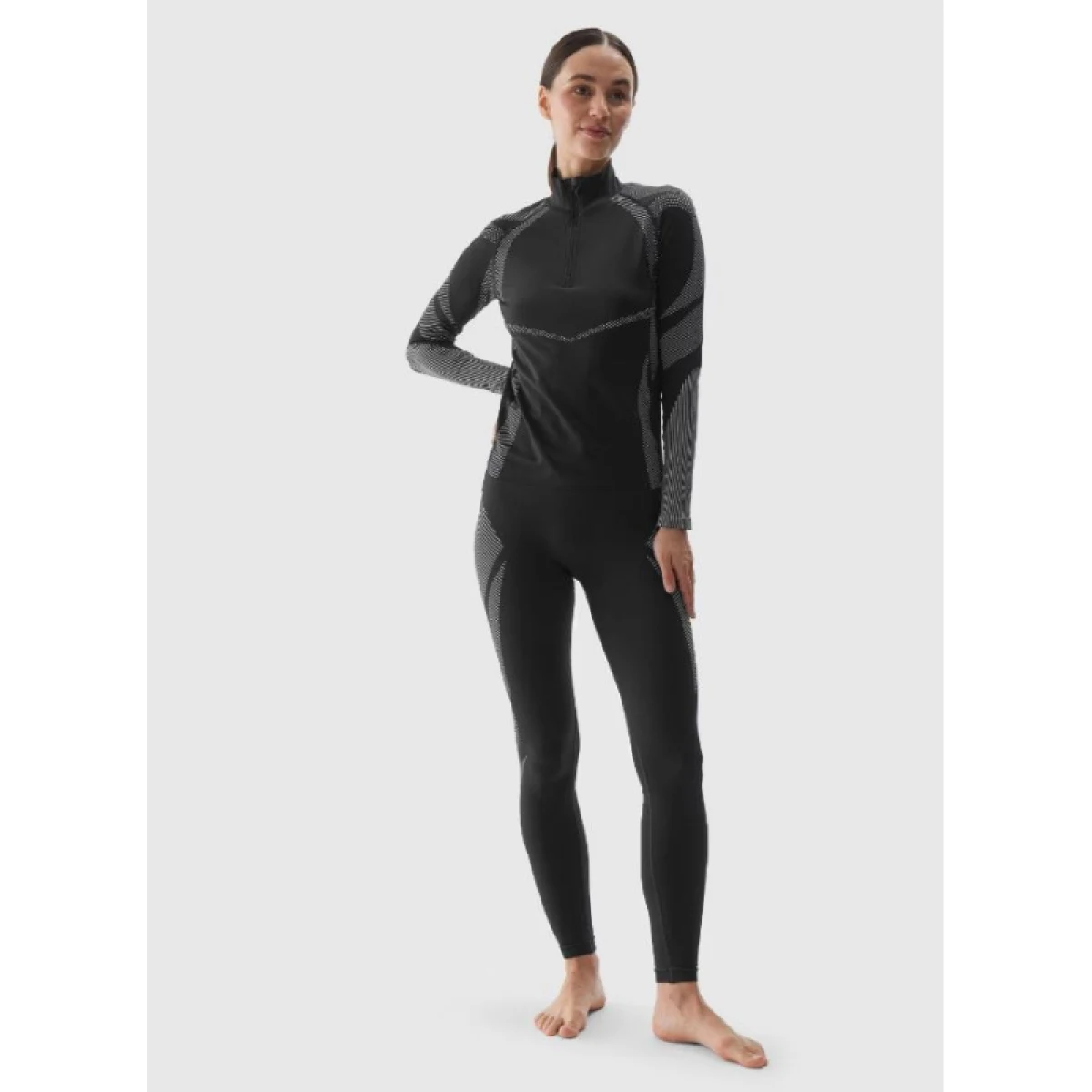 Dámske termo nohavice 4F SEAMLESS UNDERWEAR-WAW24USEAF159-20S-DEEP BLACK · záber 2