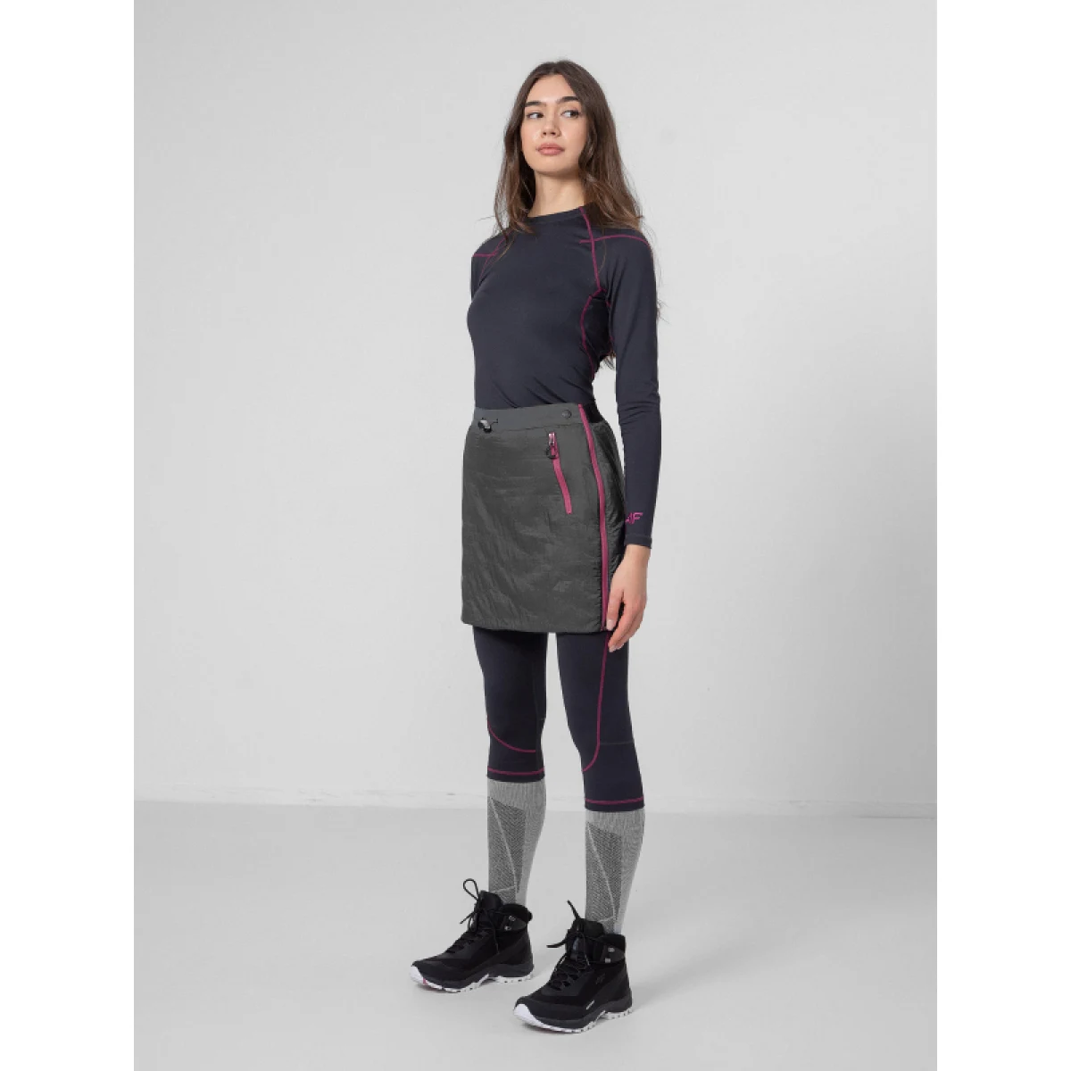 Dámska sukňa na skialp 4F SKIRT FNK F002-22S-ANTHRACITE · záber 3