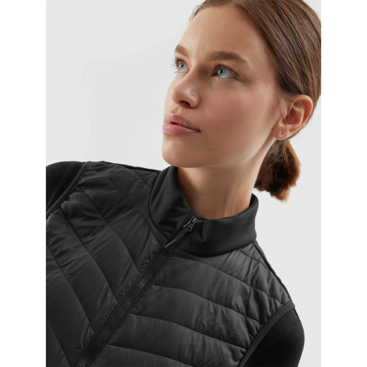 Dámska turistická vesta 4F VEST-AW23TVJAF048-20S-DEEP BLACK · záber 5