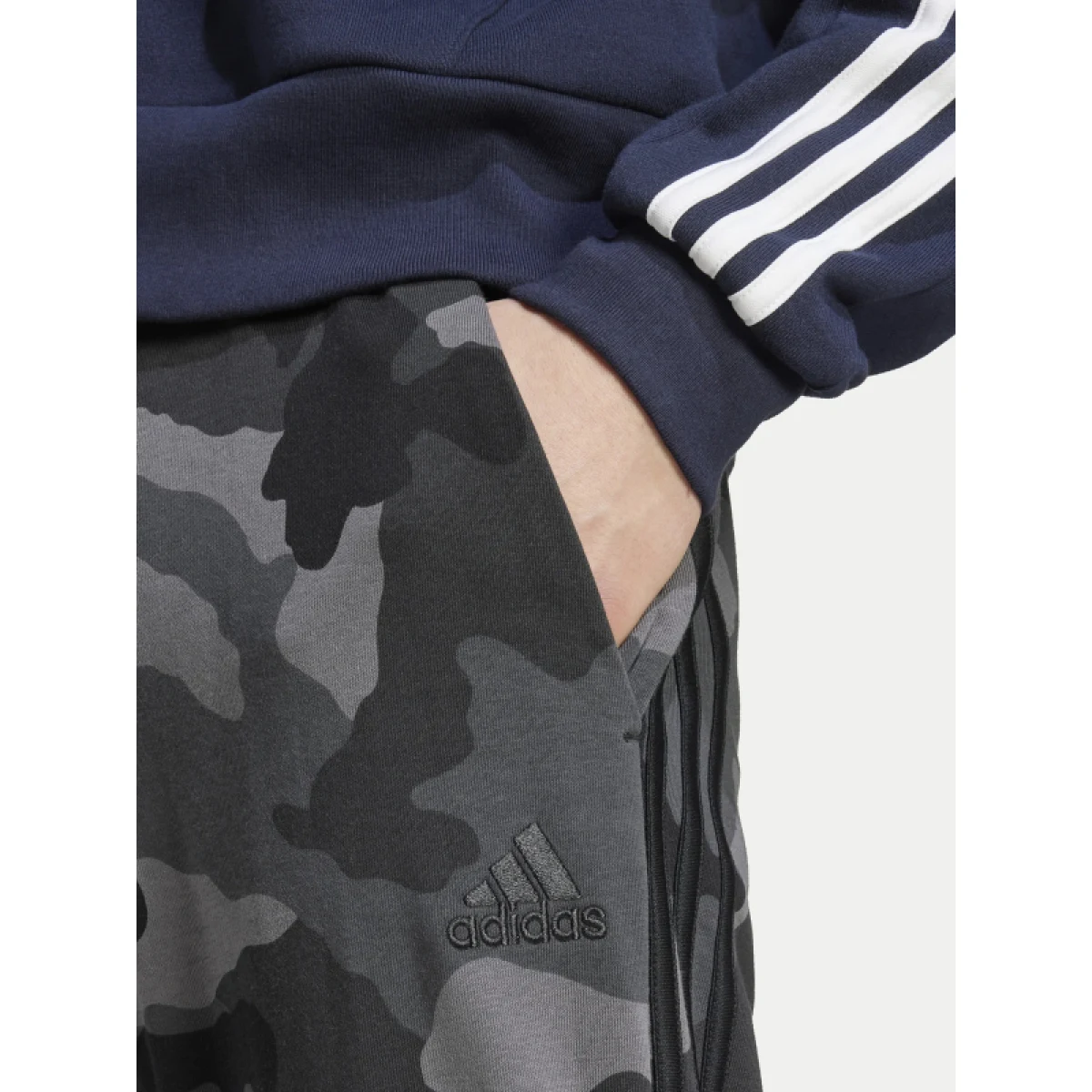 Pánske zateplené tepláky ADIDAS M CAMO PT-IY6636-Black · záber 5