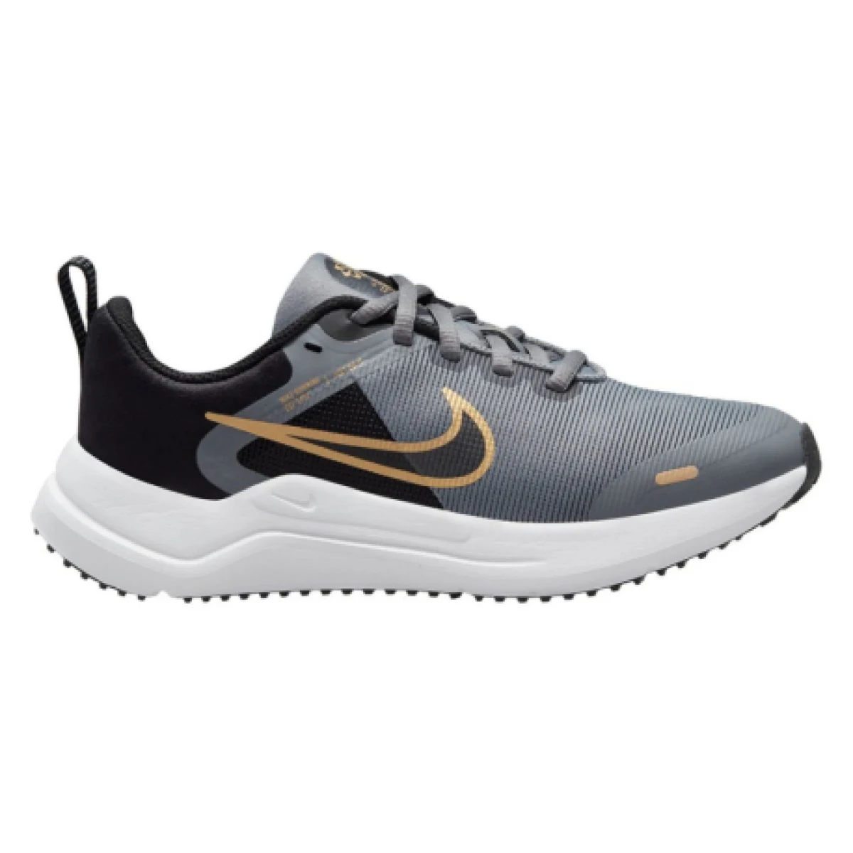 Juniorská športová obuv (tréningová) NIKE Downshifter 12 cool grey metallic gold black white · záber 1