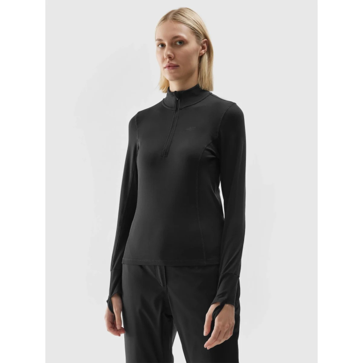 Dámska zateplená lyžiarska mikina s 1 2 zipsom 4F BRUSHED UNDERWEAR-AW23UBRUF043-20S-DEEP BLACK · záber 2