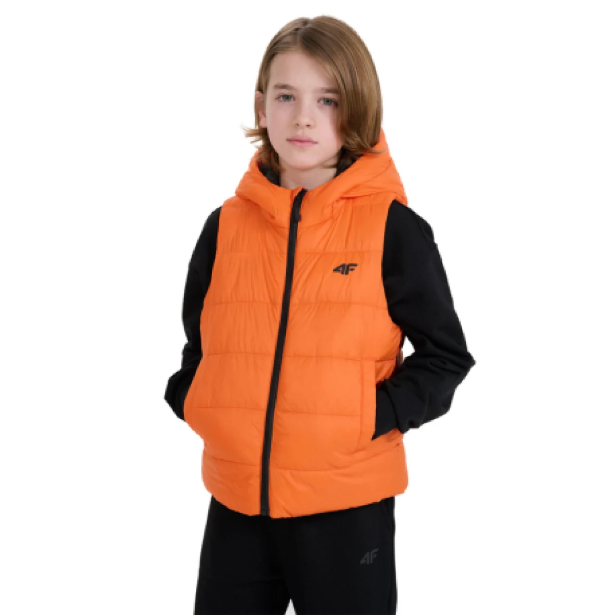 Chlapčenská vesta s kapucňou 4F JUNIOR VEST JACKET-JWSS25TVJAM169-70S-ORANGE · záber 1