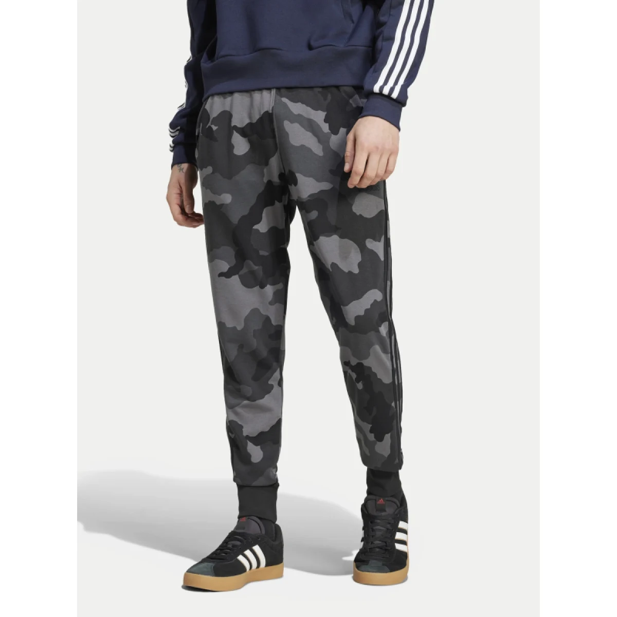 Pánske zateplené tepláky ADIDAS M CAMO PT-IY6636-Black · záber 2