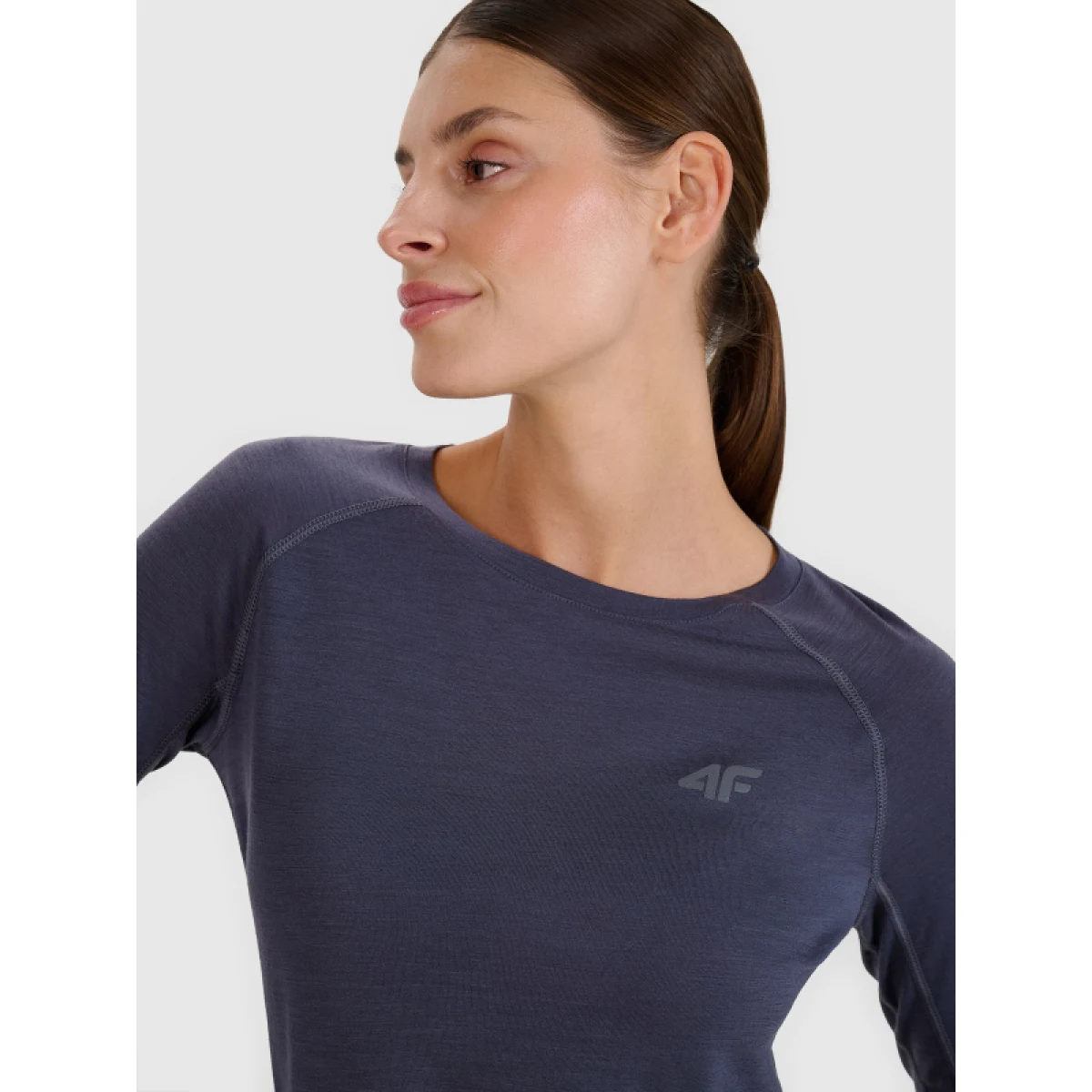 Dámske bežecké tričko s dlhým rukávom 4F LONGSLEEVE FNK-WSS25TFLOF332-22S-ANTHRACITE · záber 3