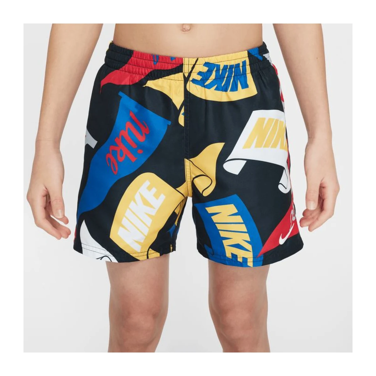 Chlapčenské plavky NIKE SWIM TOSSED FLAGS 4 inch BLACK-BLACK · záber 4