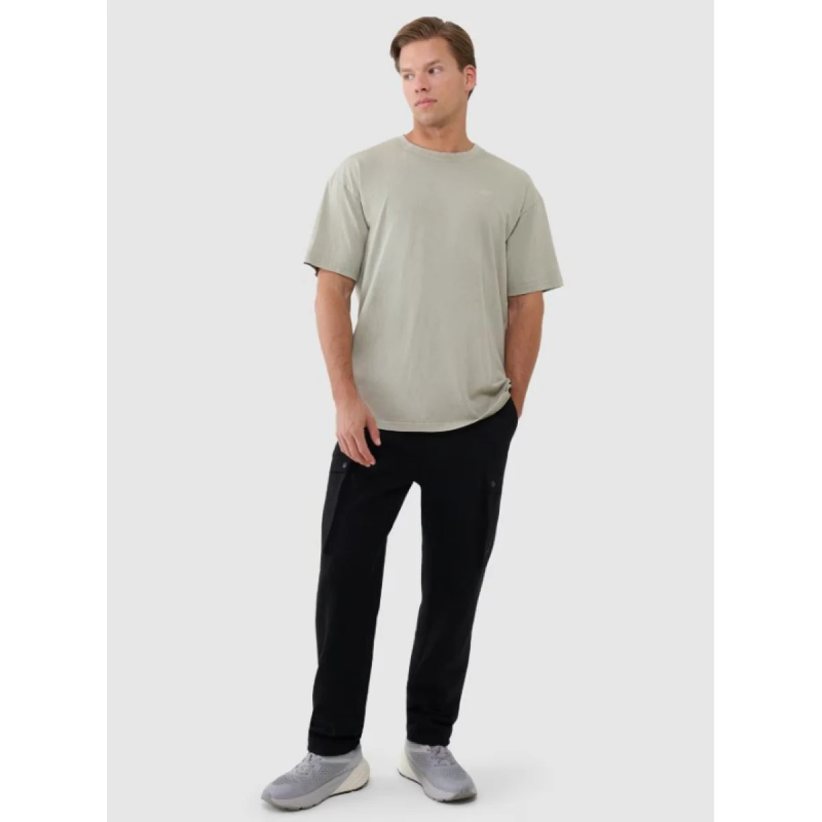 Pánske nohavice 4F TROUSERS CAS-WSS25TTROM0990-20S-DEEP BLACK · záber 2