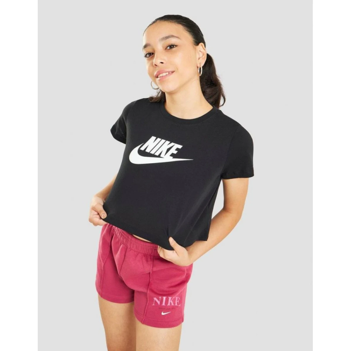Dievčenské tričko s krátkym rukávom NIKE G NSW TEE CROP FUTURA-DA6925-012-black · záber 3