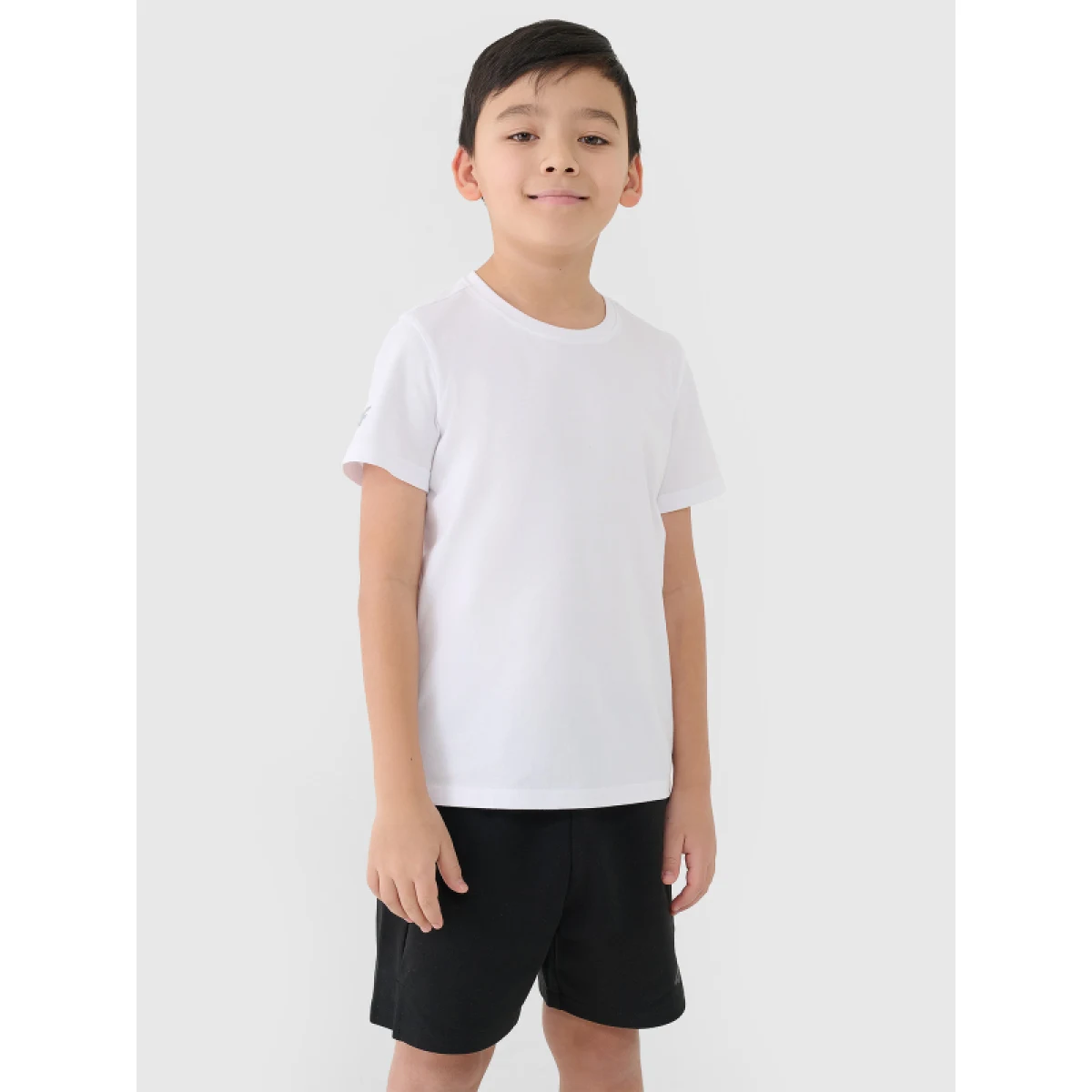 Chlapčenská športová súprava 4F JUNIOR APPAREL SET-JWSS25TAPSM026-20S-BLACK · záber 4