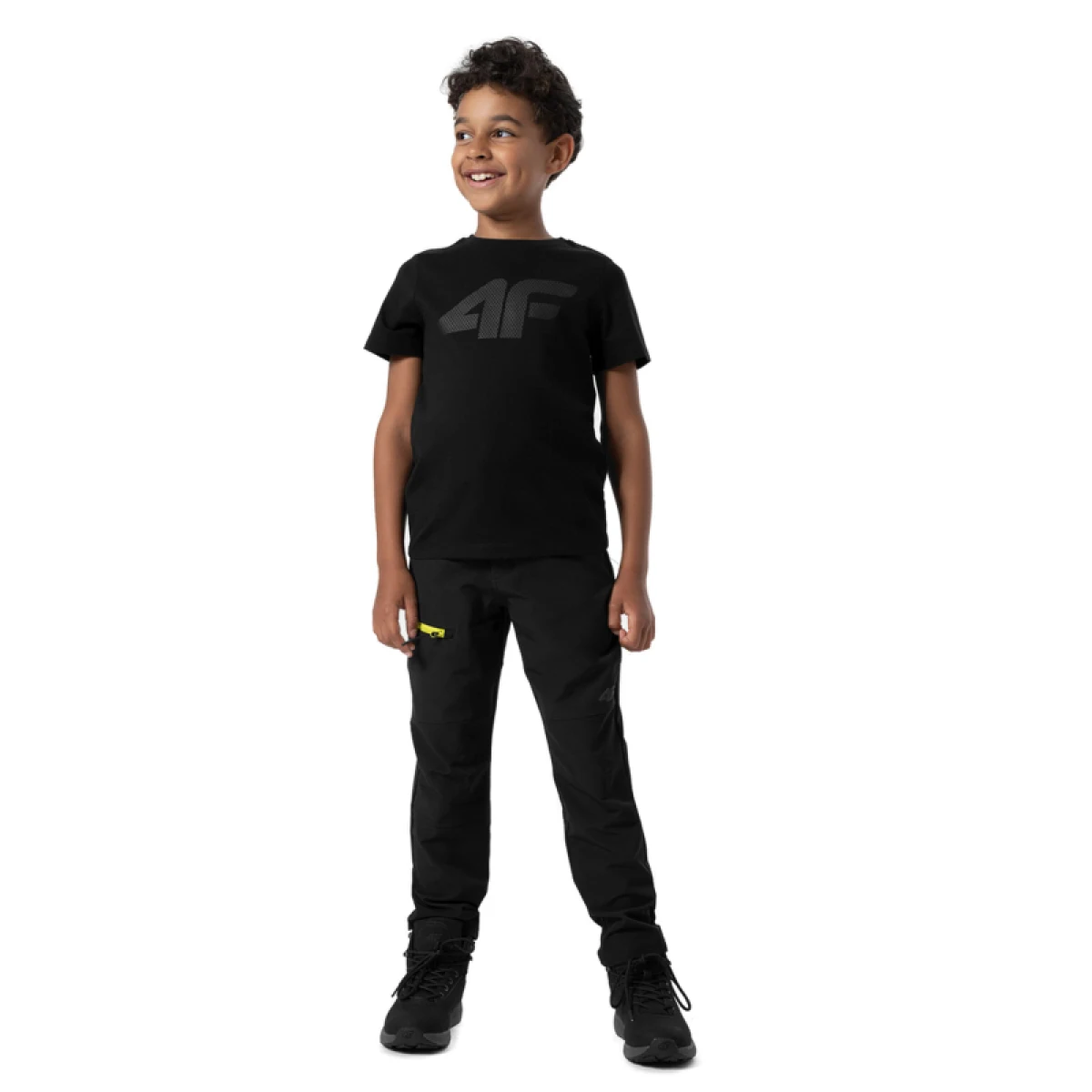 Chlapčenské turistické nohavice 4F JUNIOR TROUSERS FNK M098-20S-DEEP BLACK · záber 2