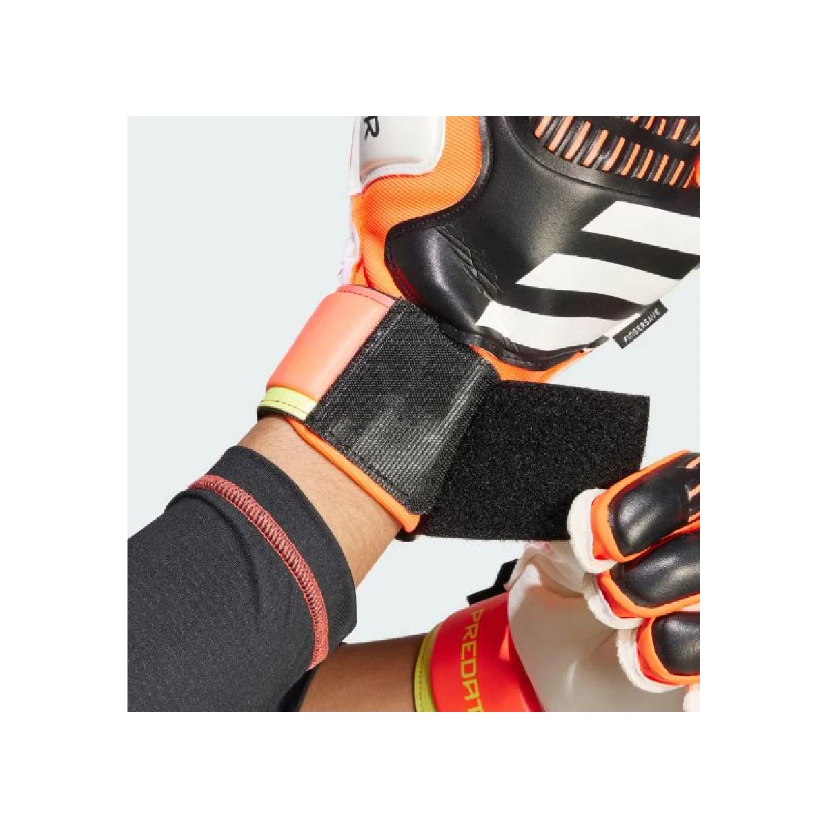 Futbalové brankárske rukavice ADIDAS PRED GL MTC FS BLACK SOLRED SYELLO · záber 4