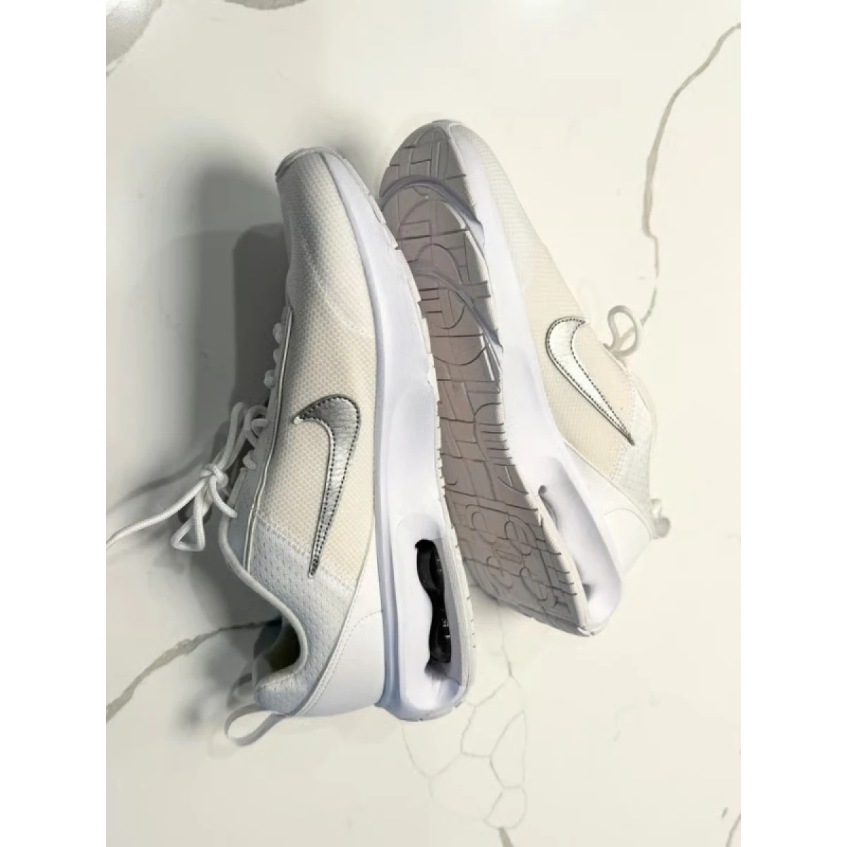 Dámska rekreačná obuv NIKE Air Max INTRLK W white white metallic silver · záber 3
