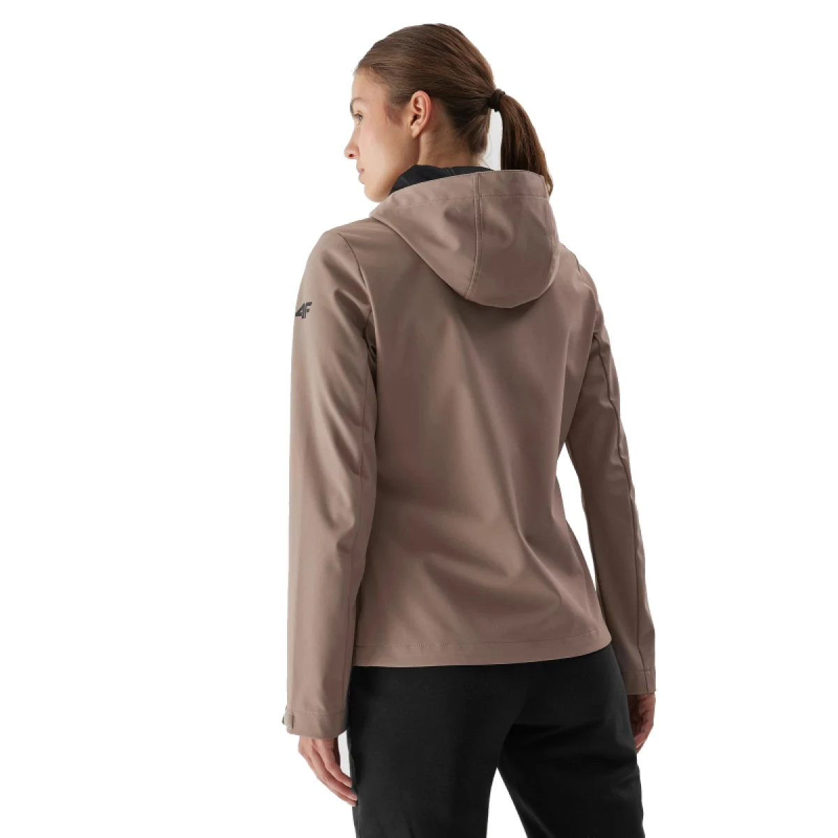 Dámska turistická bunda 4F SOFTSHELL JACKET-AW23TSOFF152-82S-LIGHT BROWN · záber 3