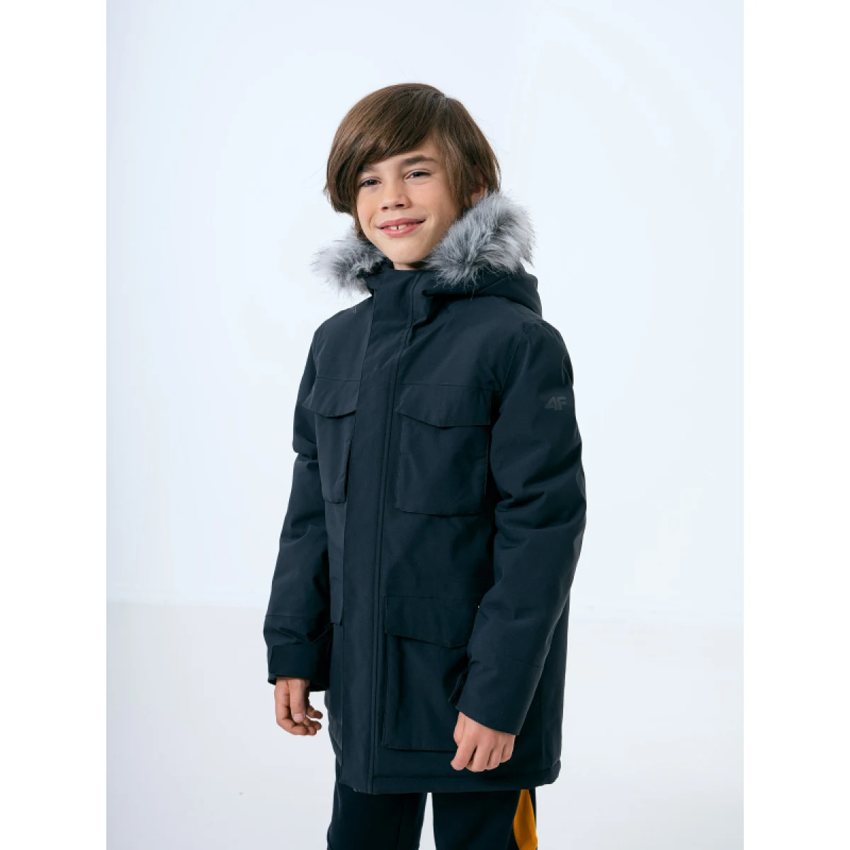 Chlapčenská bunda 4F JUNIOR BOYS JACKET JKUM001-20S-DEEP BLACK · záber 2