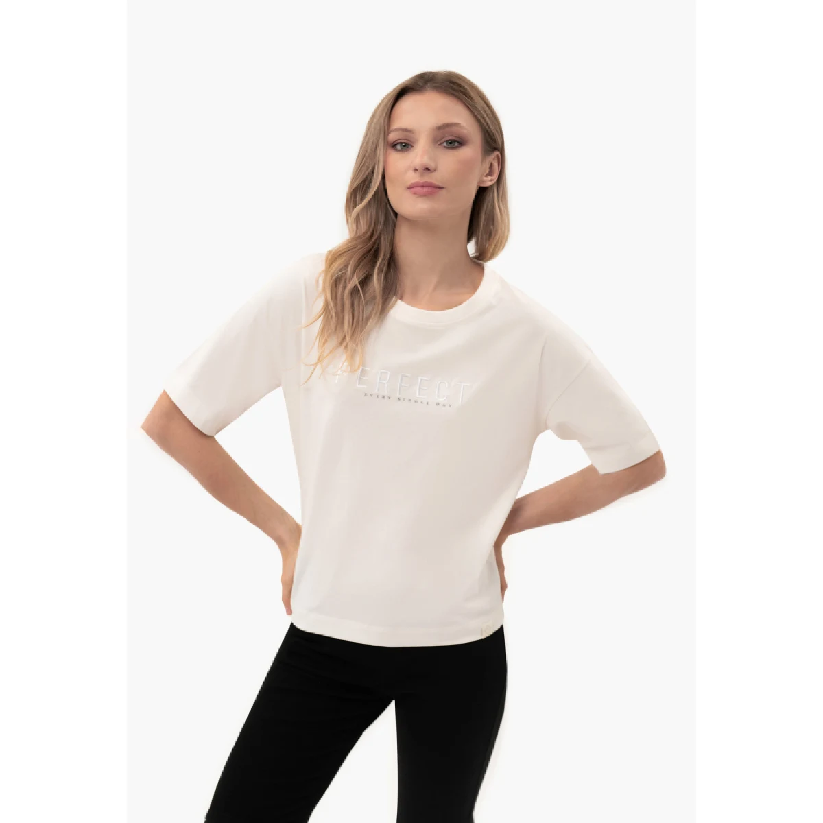 Dámske tričko s krátkym rukávom VOLCANO PERFECT-101-CREAM · záber 2