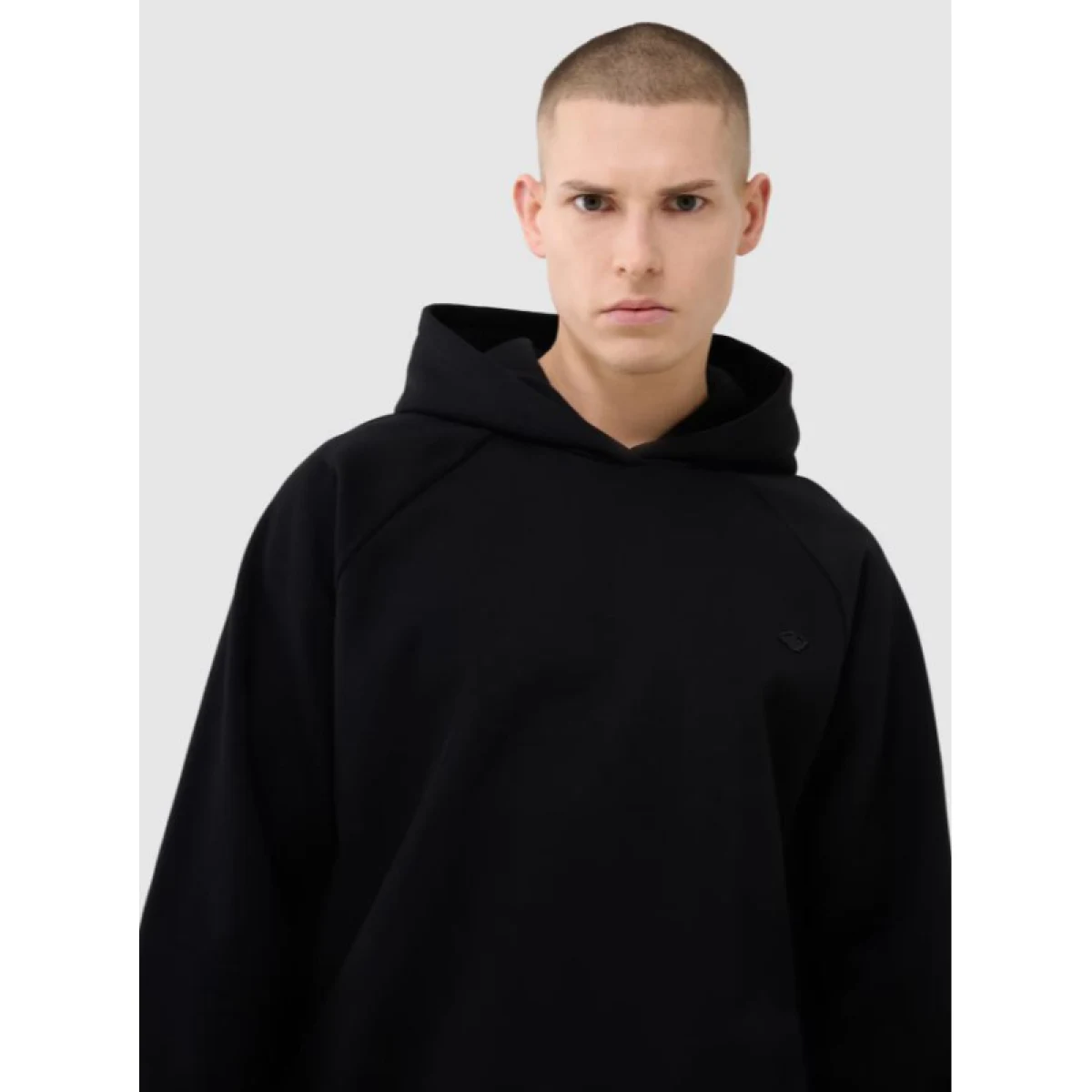 Mikina s kapucňou 4F SWEATSHIRT U1547-20S-DEEP BLACK · záber 2