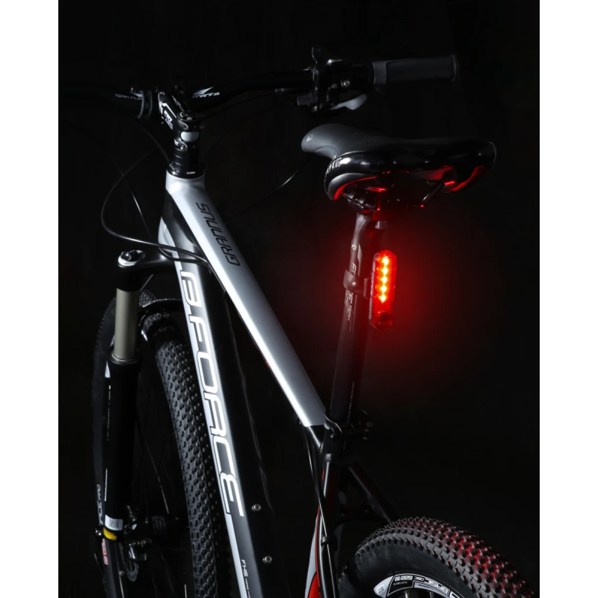 Svetlo na bicykel FORCE DOR USB FRONT REAR · záber 3