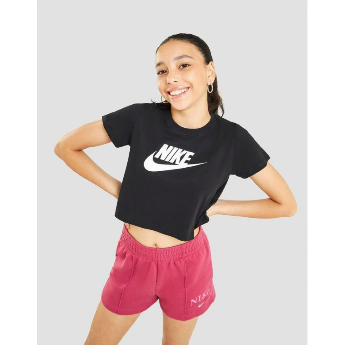 Dievčenské tričko s krátkym rukávom NIKE G NSW TEE CROP FUTURA-DA6925-012-black · záber 2