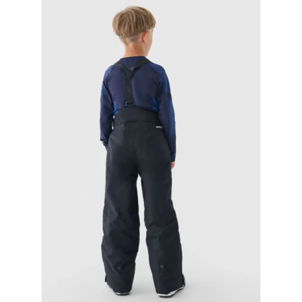 Chlapčenské lyžiarske nohavice 4F JUNIOR TROUSERS FNK-JWAW24TFTRM656-20S-DEEP BLACK · záber 3