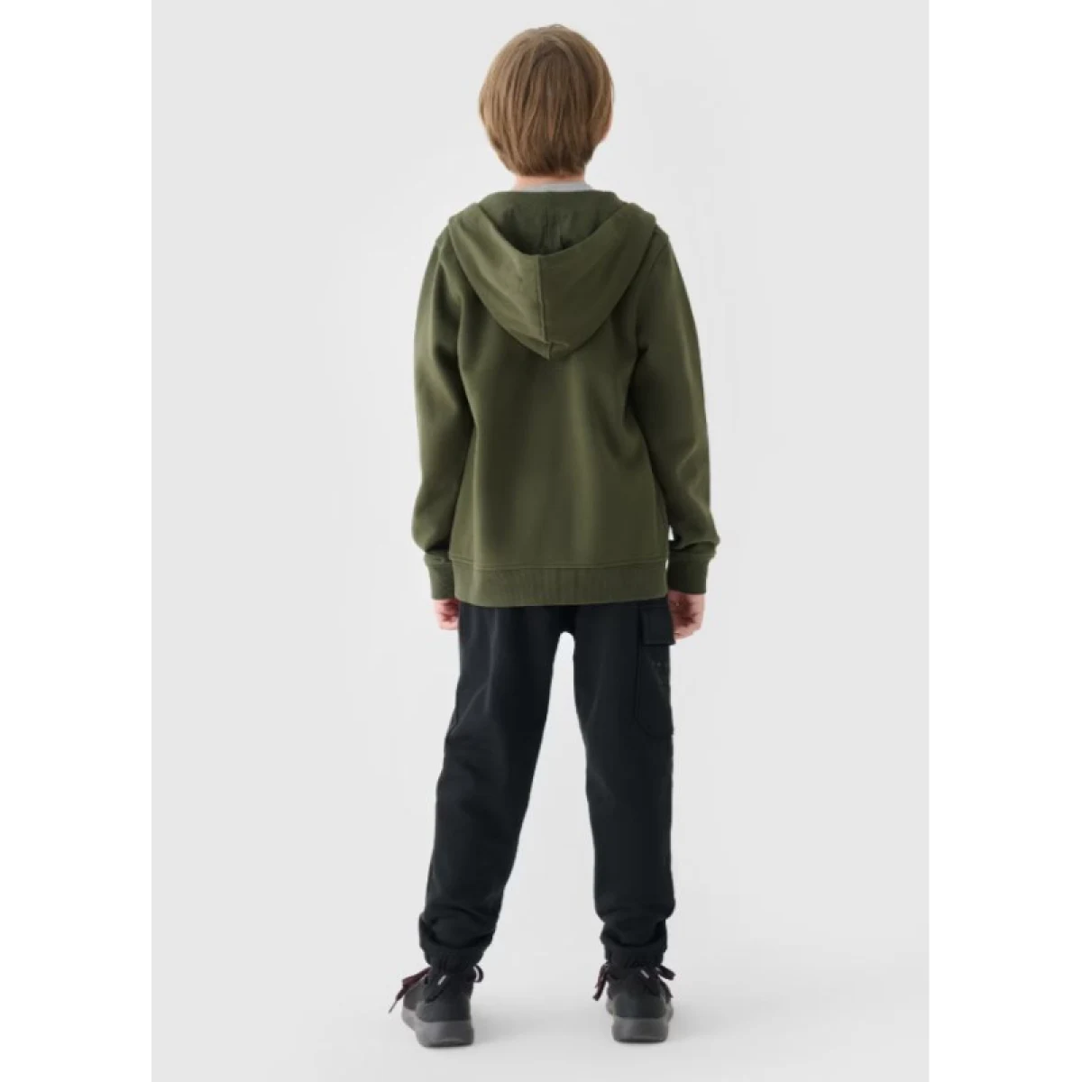 Chlapčenské zateplené tepláky 4F JUNIOR TROUSERS-JWAW24TTROM760-20S-DEEP BLACK · záber 2