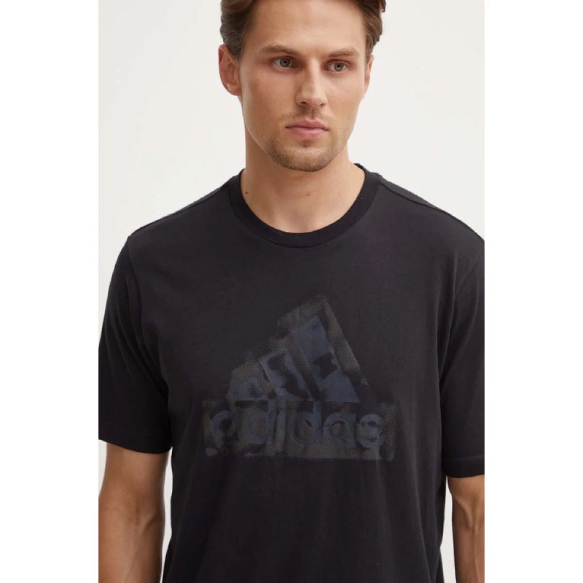 Pánske tričko s krátkym rukávom ADIDAS M FI LOGO T-IW2652-Black · záber 5